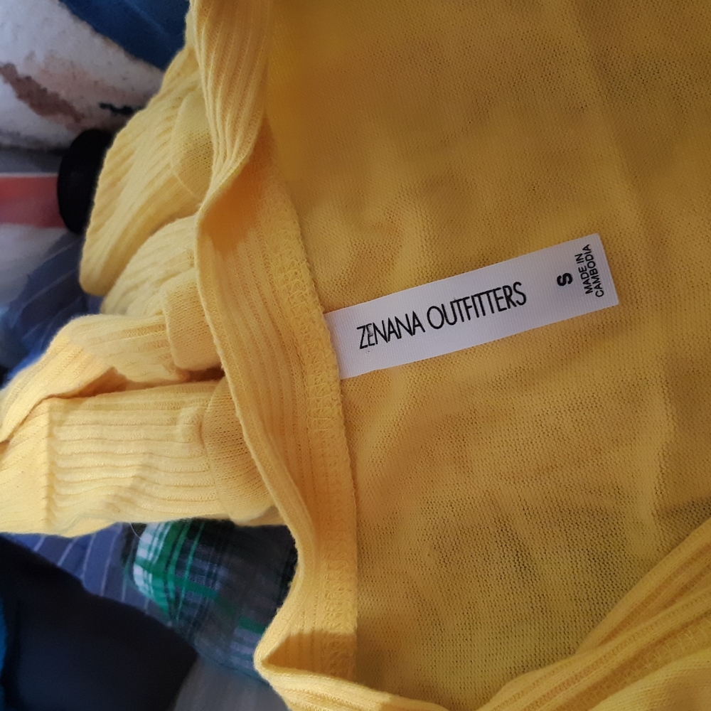Womens Sweater Sz Small Super Cute Spring Yellow Long Sleeve ZENANA OUTFITTERS - Picture 2 of 7